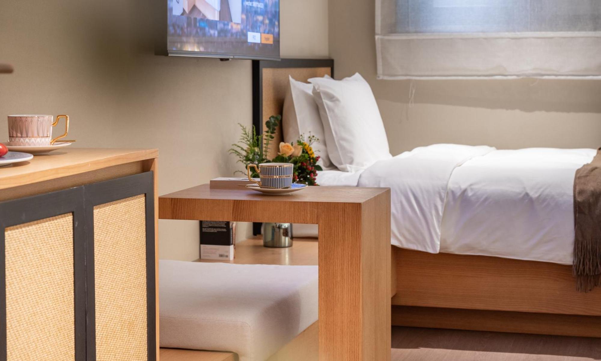 Beijing Tangfu Nanluoguxiang Wang Fu Jing Forbidden City Snack Street Hotel,1 Stop Walking To Airport Express,3 Stop To Tiananmen&Free Laundry Dry Service &Professional Free Tour Ticket Service With English Speaking Staff מראה חיצוני תמונה